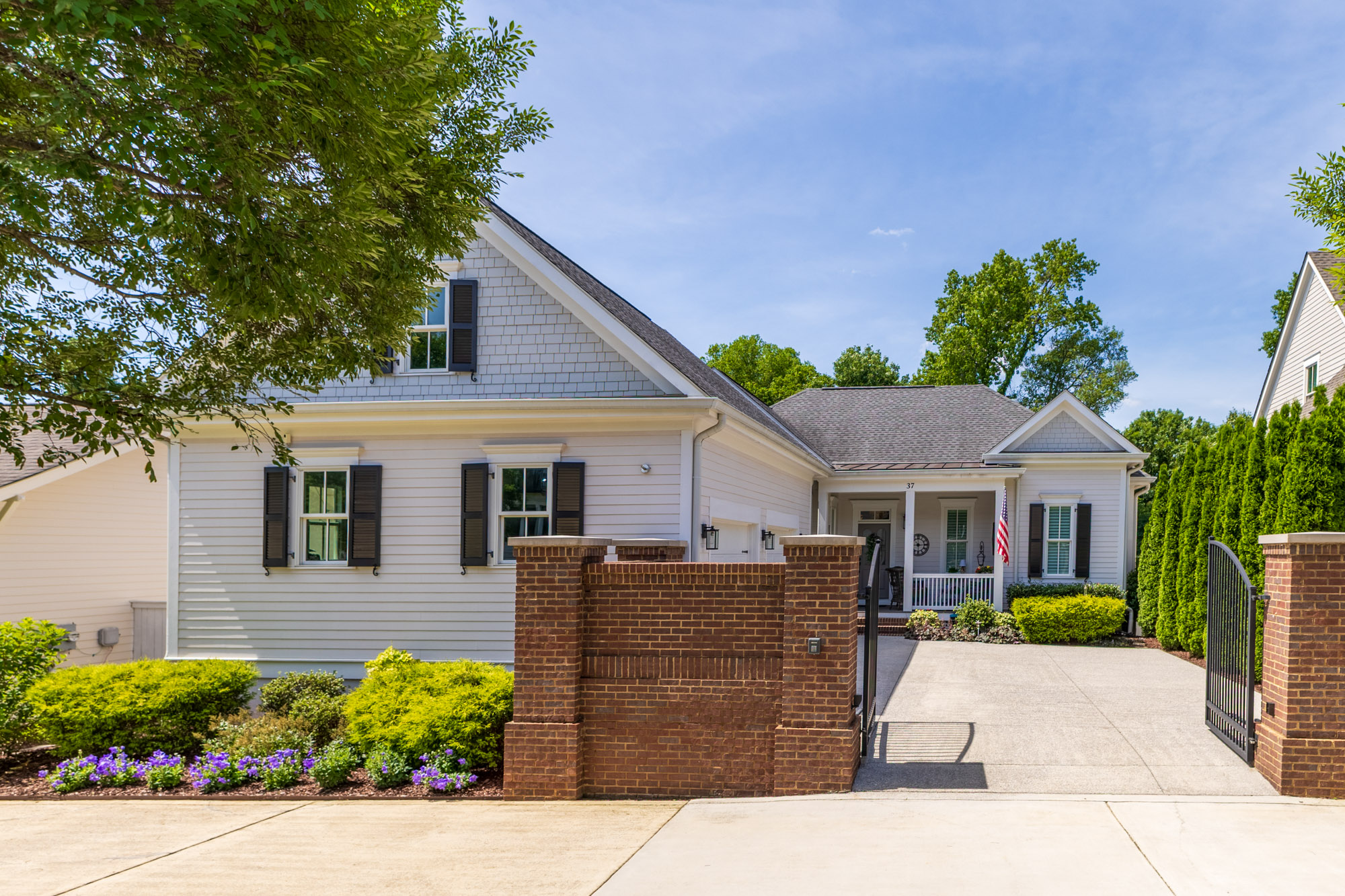 37 Hillcrest Ave NW